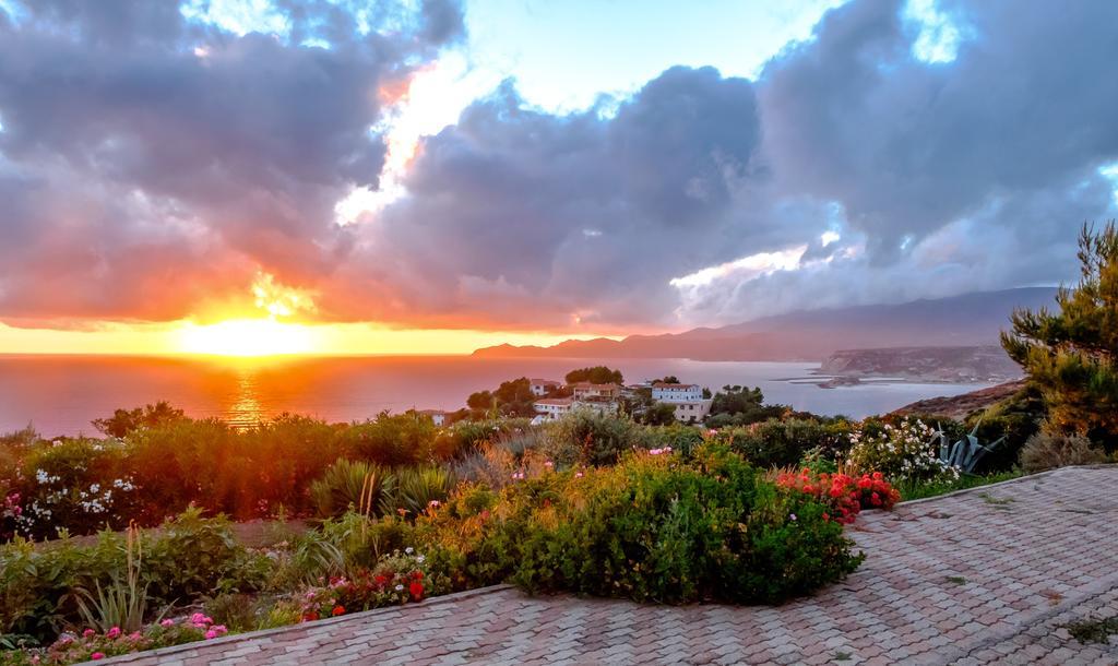 Villa Pischinas Magomadas Buitenkant foto